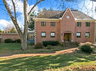 1412 Coventry Ln, Alexandria, VA 22304