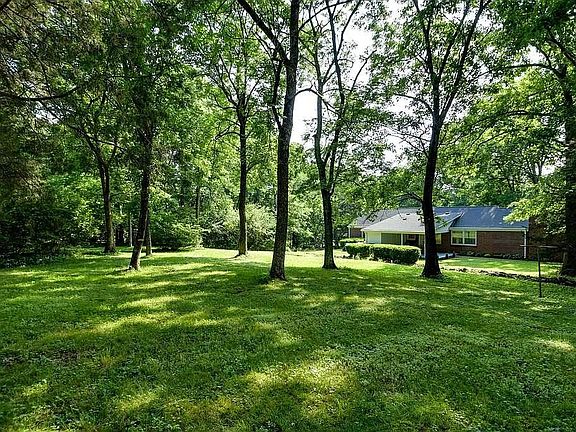 3rd image of 709 Brook Hollow Rd