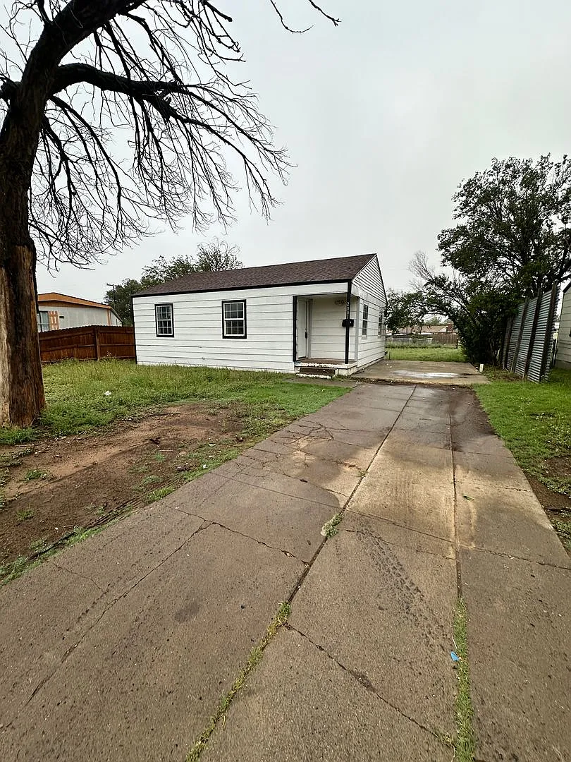 Updated 2 bed 1 bath! — Photo 1