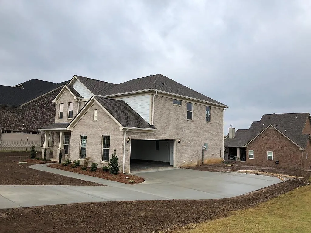 4 bed, 2757 sqft, $3,495 — Photo 1