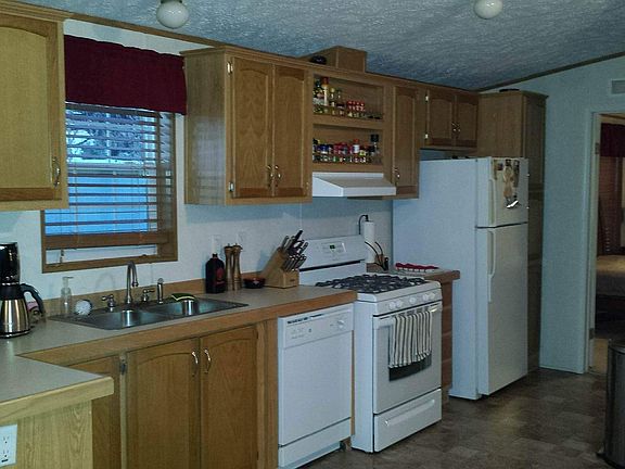 2nd image of 806 Wilderness Trl