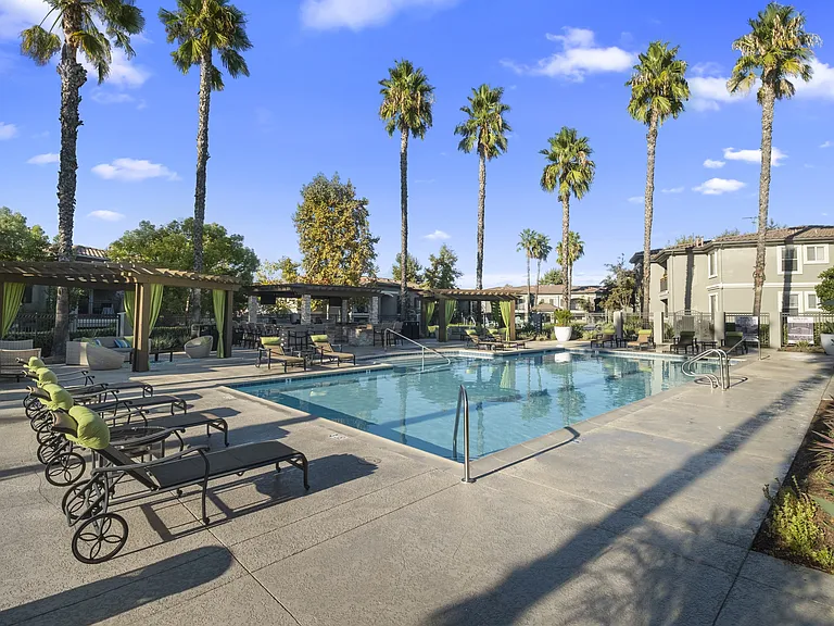 Estancia at Mission Grove — Photo 16