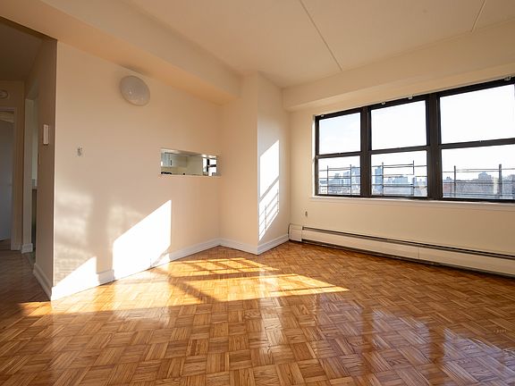 5th image of 300 Cathedral Pkwy Unit 10E
