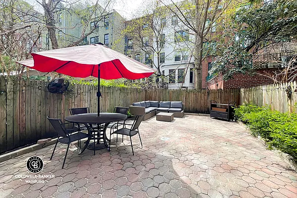 Rented by Coldwell Banker Warburg | media 5