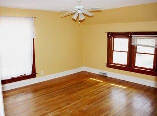 524 1/2 Grace St, Elgin, IL 60120