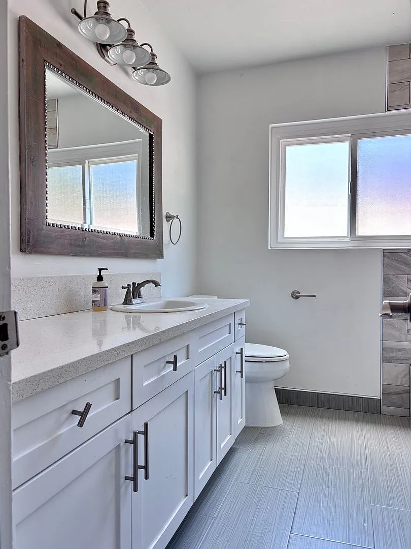 928 South Sherbourne Drive (6605) — Photo 1