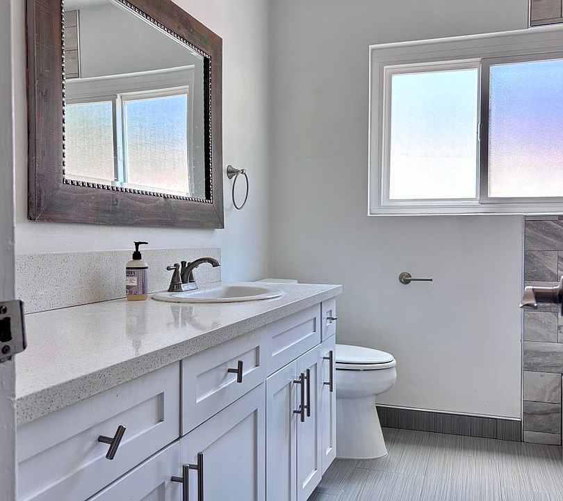 1st image of 928 S Sherbourne Dr APT 4