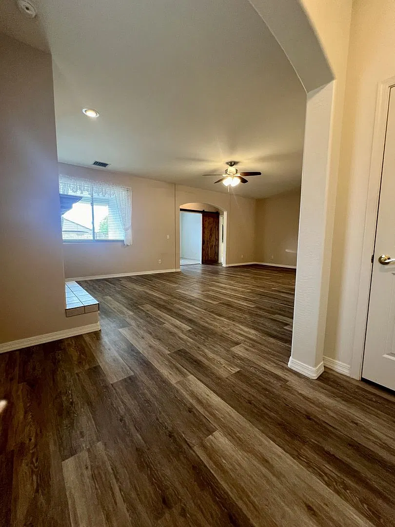 Gorgeous home in Viewpoint! — Photo 2