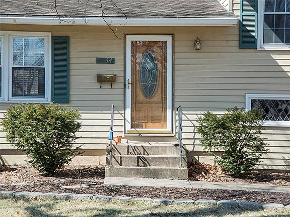 3rd image of 9344 Robinson St