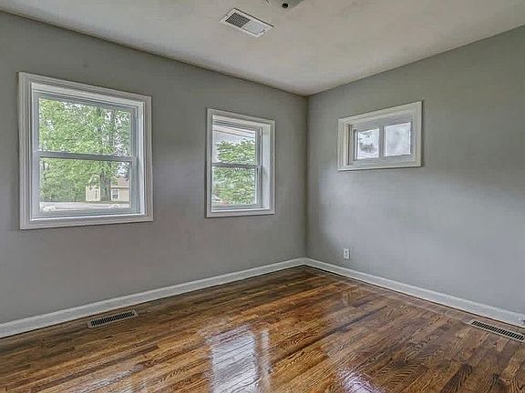 5th image of 383 Ridge Rd