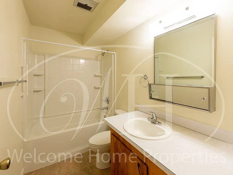 420 Catherine St — Photo 16