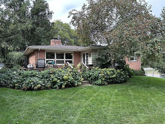 3rd image of 1000 Mulder Dr