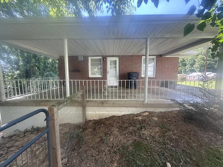 139 Winthrop Dr — Photo 4