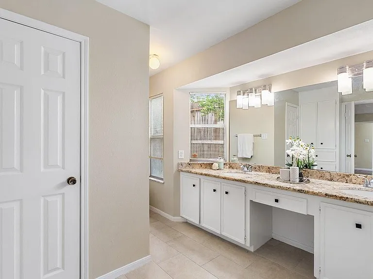11423 Wickersham Ln — Photo 22
