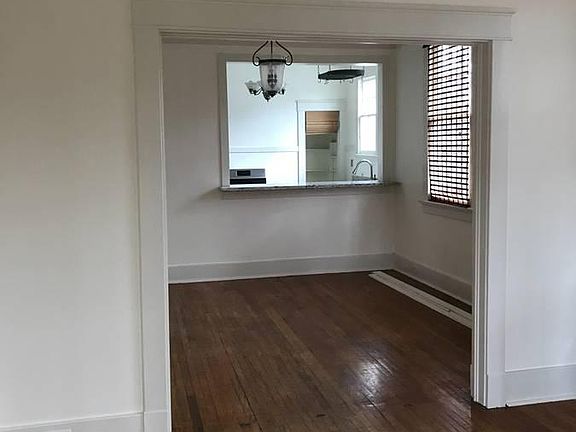 2nd image of 962 Taft Pl