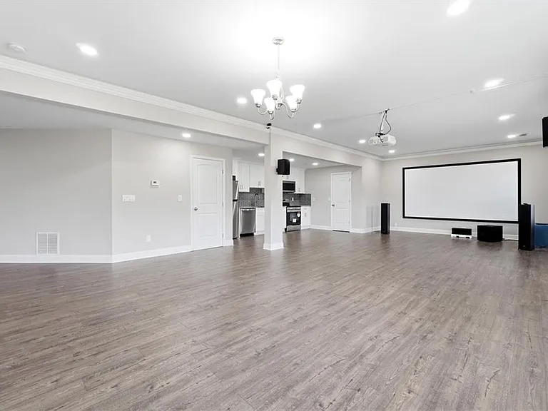 304 Cochin Dr — Photo 49