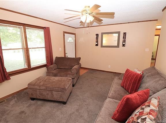 5th image of 102 Holli Pines Ct