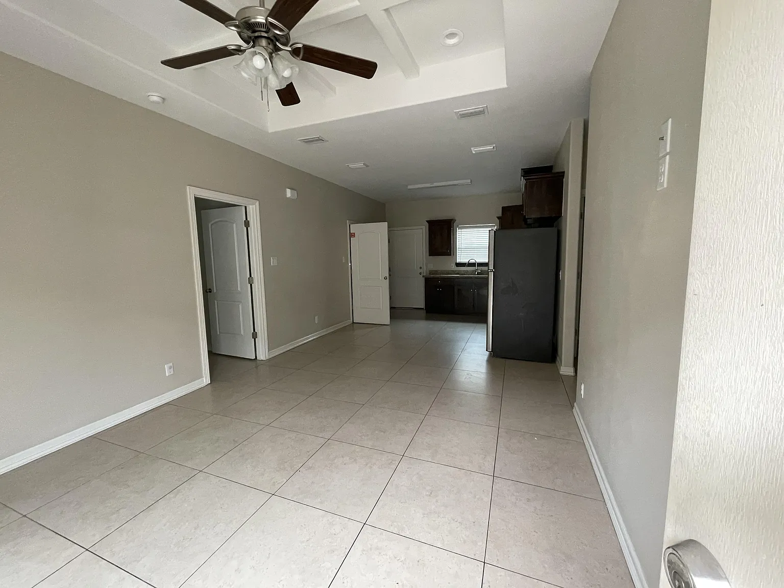 2711 East Garfield Avenue - 4 — Photo 3