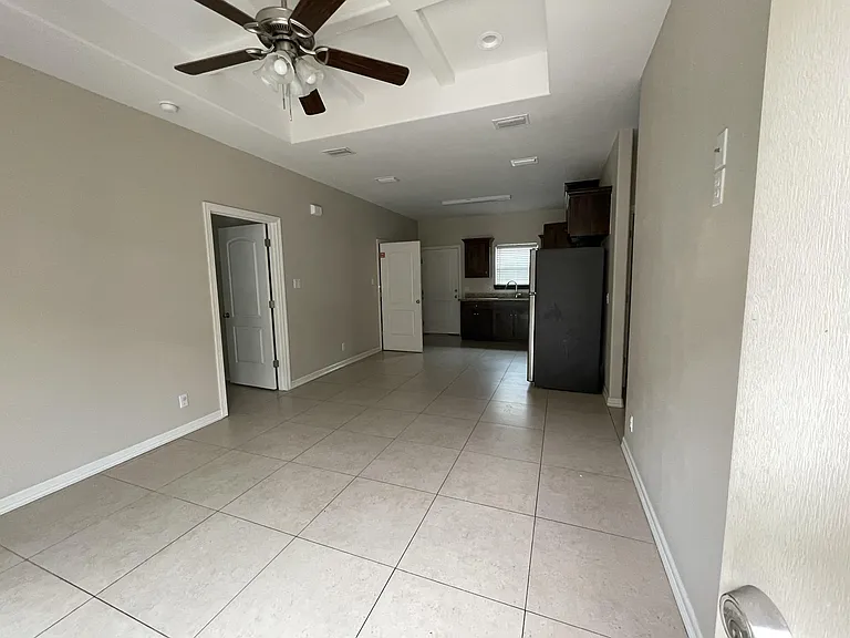 2711 E Garfield Ave #4 — Photo 3
