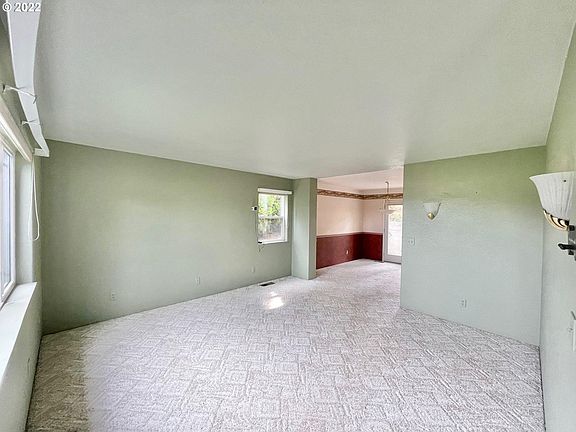 4th image of 2400 NW Cabrillo Ct