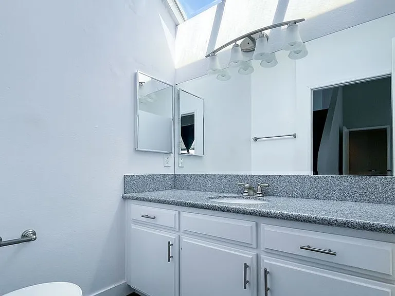 9939 Topanga Canyon Blvd — Photo 19