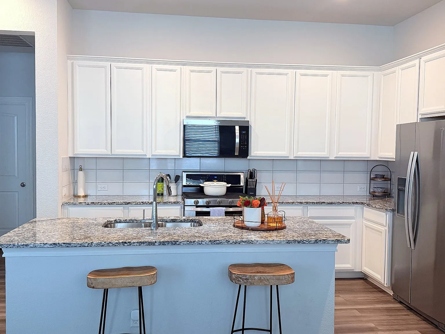 3 bed, 1560 sqft, $2,500 — Photo 2