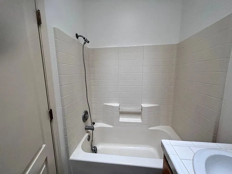 932 Calle Cynthia — Photo 12