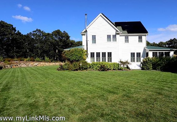 Large lawn with plenty of space for a pool.