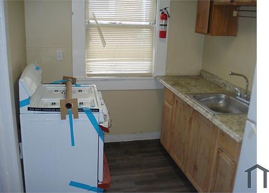 5th image of 1626 Gladstone St #1