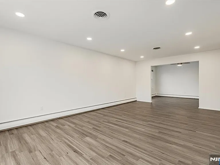 35 Field Rd — Photo 4