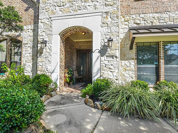 4th image of 27218 Stone Harbour Ln