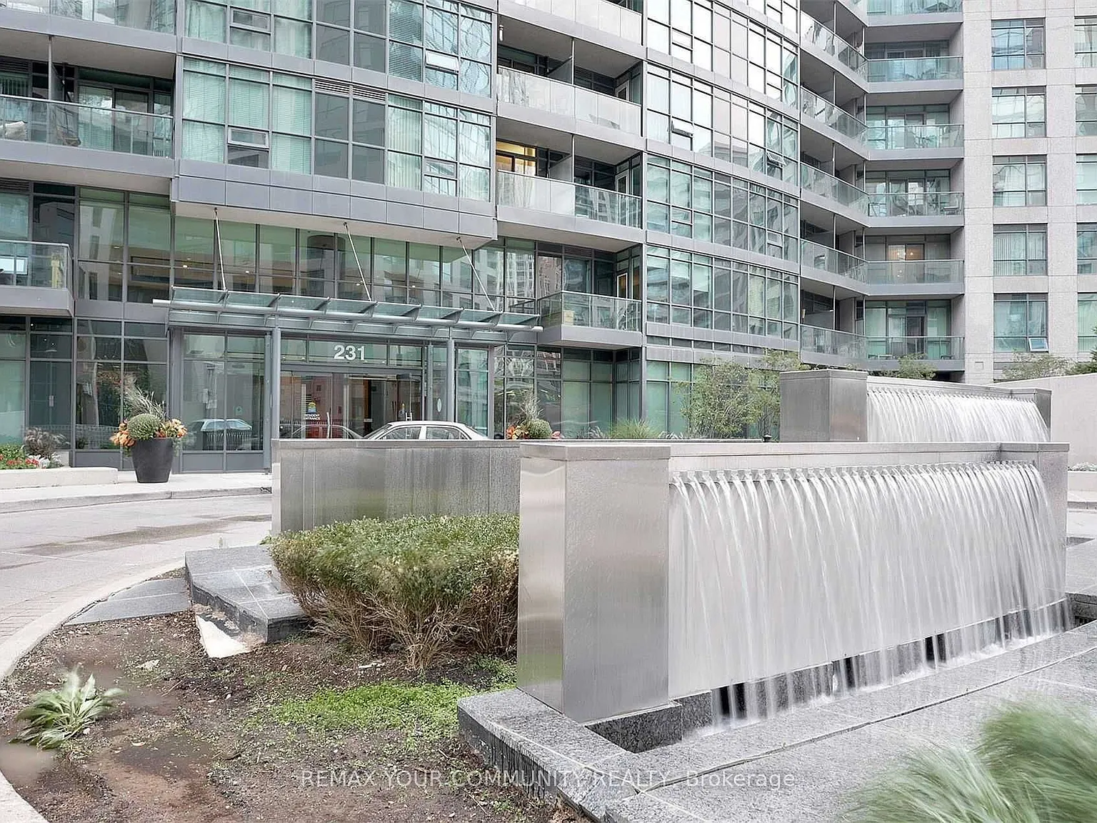 231 Fort York Blvd — Photo 2