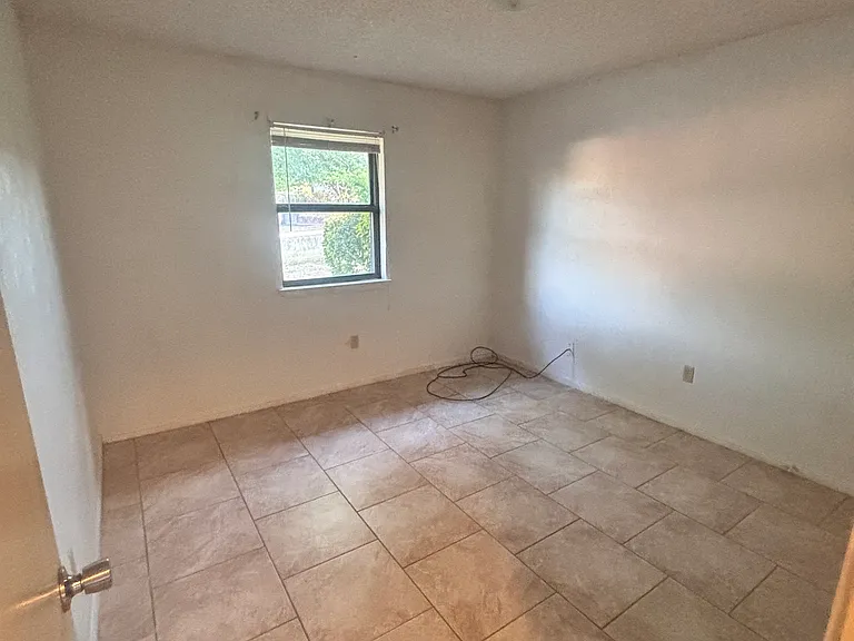 849 Michelle Dr — Photo 6