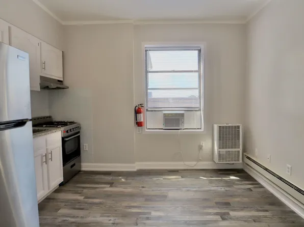 4901 Murphy Place image 4 of 18