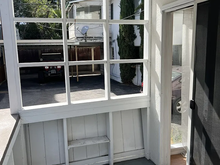 1147 Hacienda Pl #4 — Photo 3