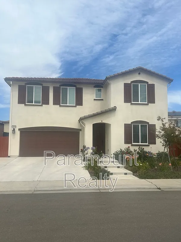 5 bed, 3.0 bath, 2948 sqft, $3,350 — Photo 2