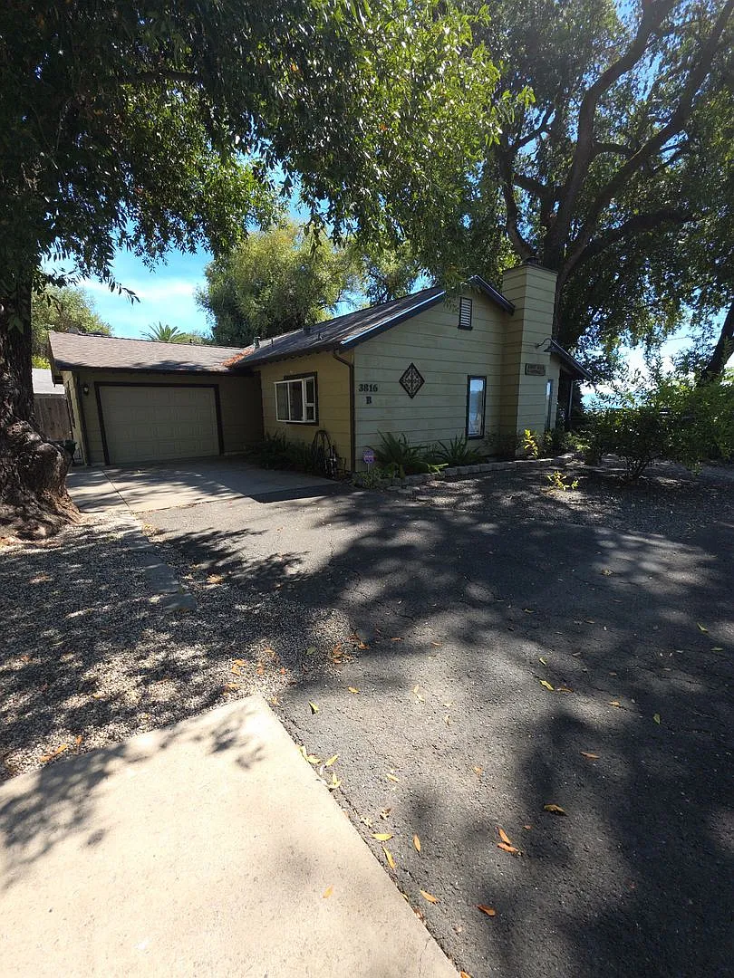2 Bed 1 Bath Furnished Home — Photo 1
