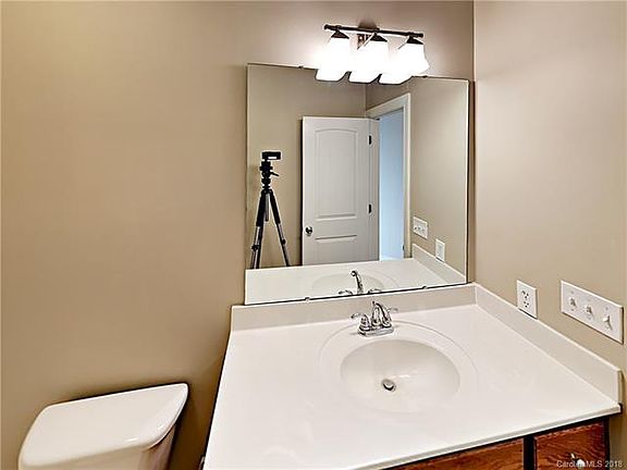 5th image of 129 Ole Farm Pl