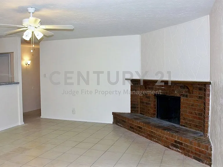 1533 Santa Fe Trl — Photo 3