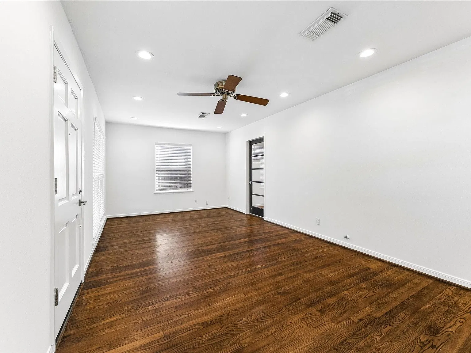 3 bed, 2.0 bath, 1750 sqft, $2,500 — Photo 3