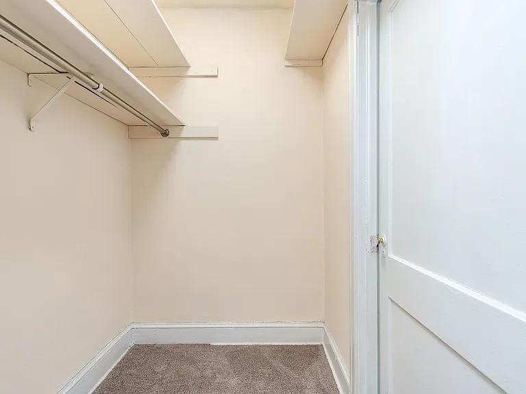 Lexington Apartments — Photo 13