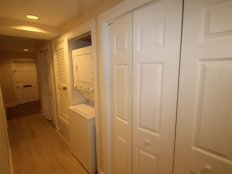 209 W Hall St #B — Photo 12