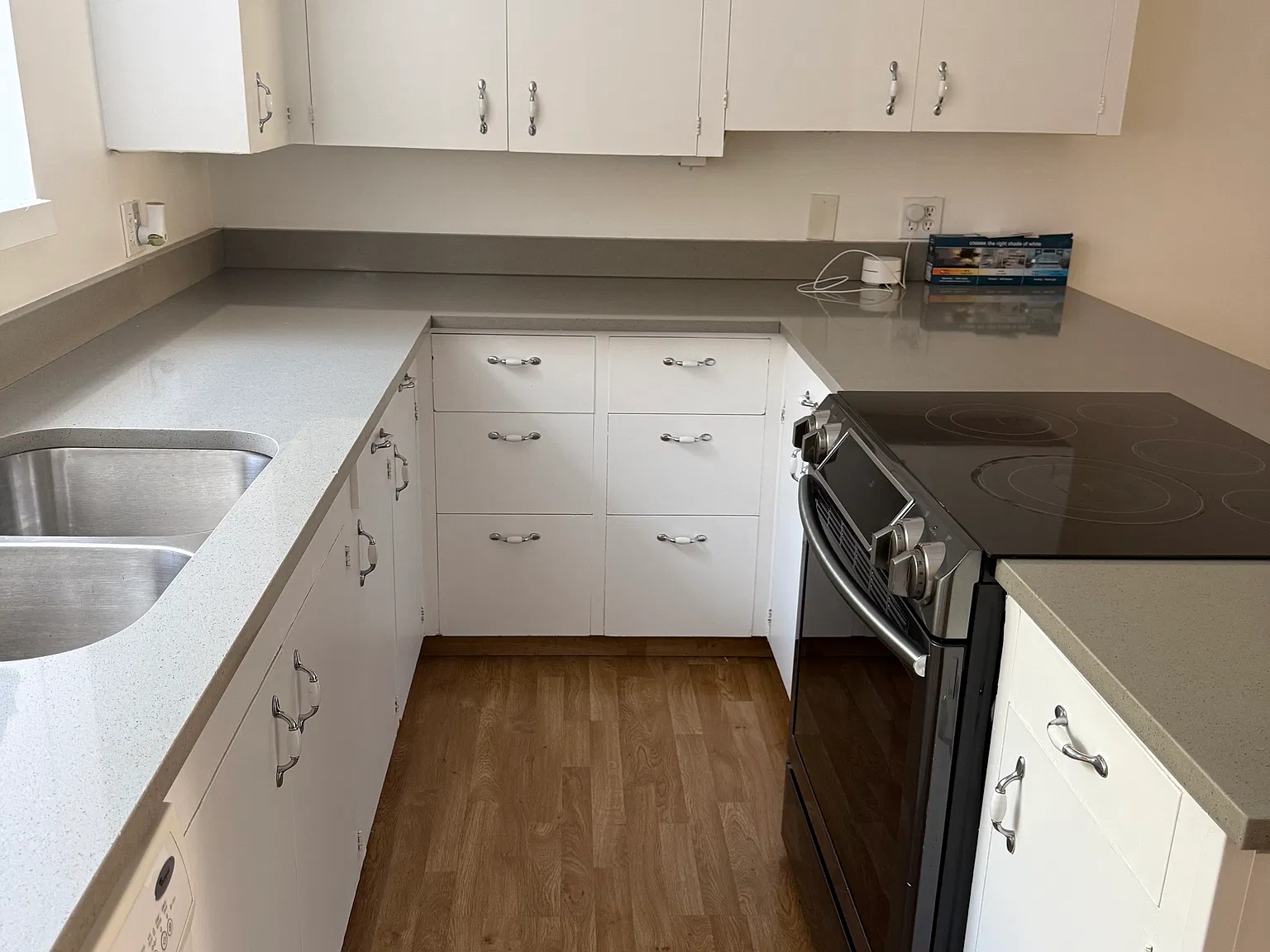 3 bed, 1.5 bath, 1300 sqft, $2,300 — Photo 3