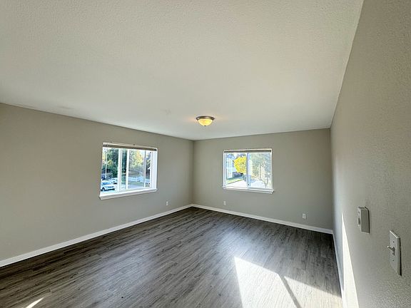 3rd image of 4849 Yakima Ave #4