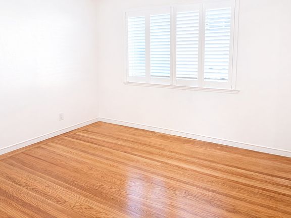 3rd image of 216 Paramount Dr #1