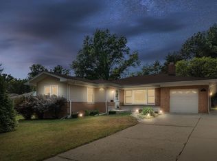 252 N Jackson Rd, Clarendon Hills, IL 60514