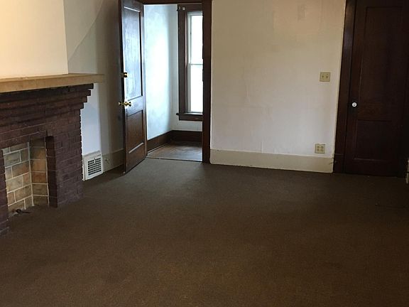 3rd image of 738 E 26th St