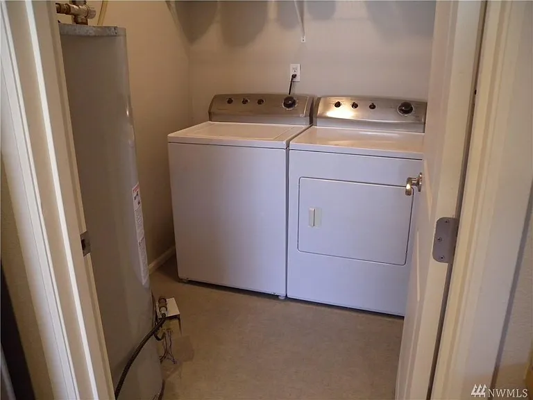 525 225th Ln NE #D304 — Photo 3