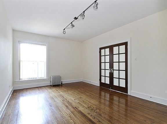 3rd image of 6850 S Oglesby Ave #1