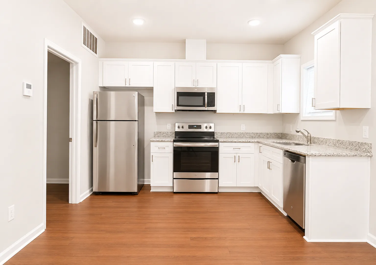 18th Street Apartments 1 Bed/ 1 Bath — Photo 2